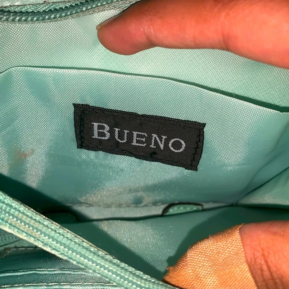 BUENO Small Wristlet Wallet Purse - Picture 6 of 9